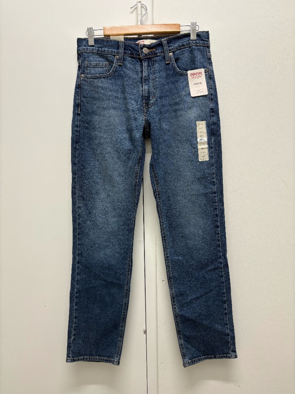 Levi Signature Athletic Fit Jeans in size 30x32